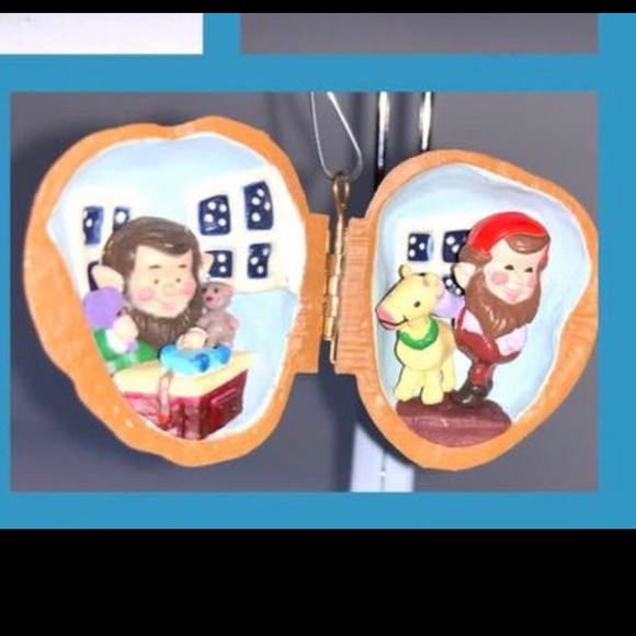 HALLMARK NUTSHELL WORKSHOP Ornament with box - Picture 4 of 4